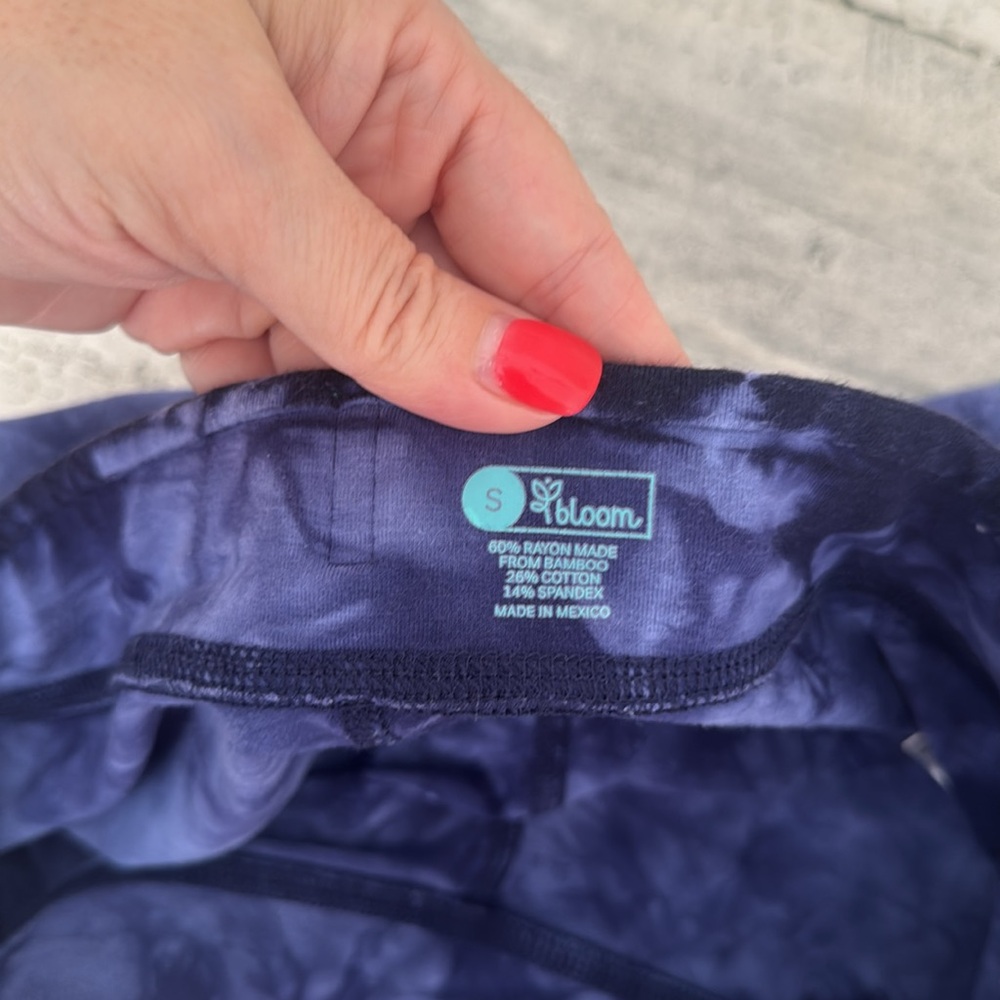 BLOOM Navy Tie Dye Leggings - Size Small - Picture 8 of 13